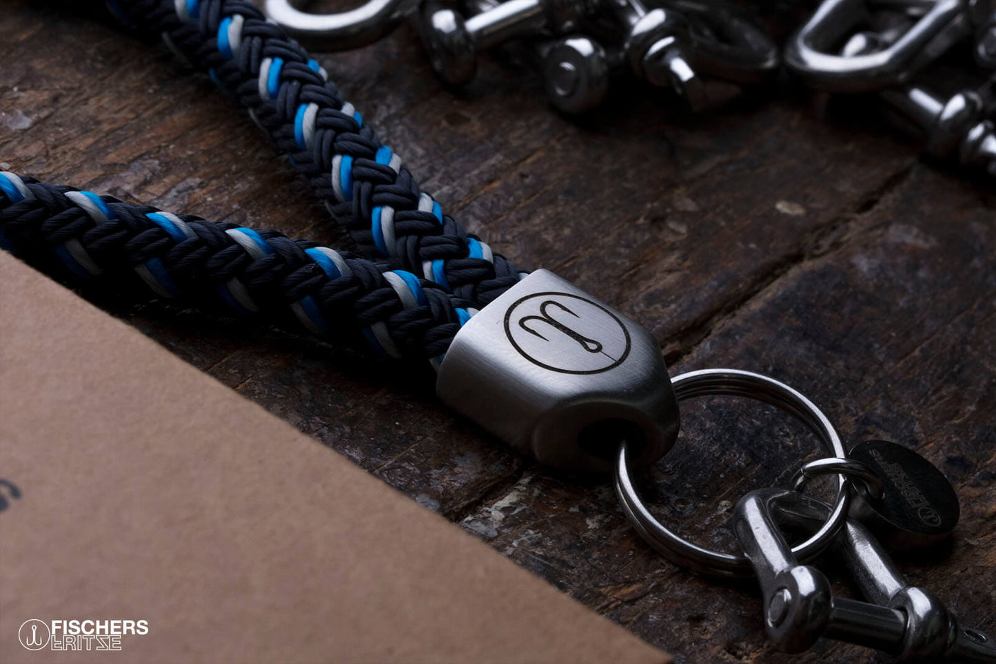 Detail Edelstahl Gravur, Keychain Segeltau marineblau blau grau, auf Fischers Fritze Werkbank
