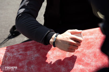 Maritimes Armband aus Segeltau Fischers Fritze, Makrele marineblau stahlblau silbergrau von Wellensurfer getragen